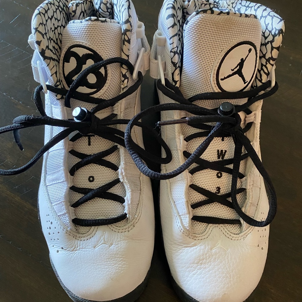 Air Jordans unisex White and black size US 7Y